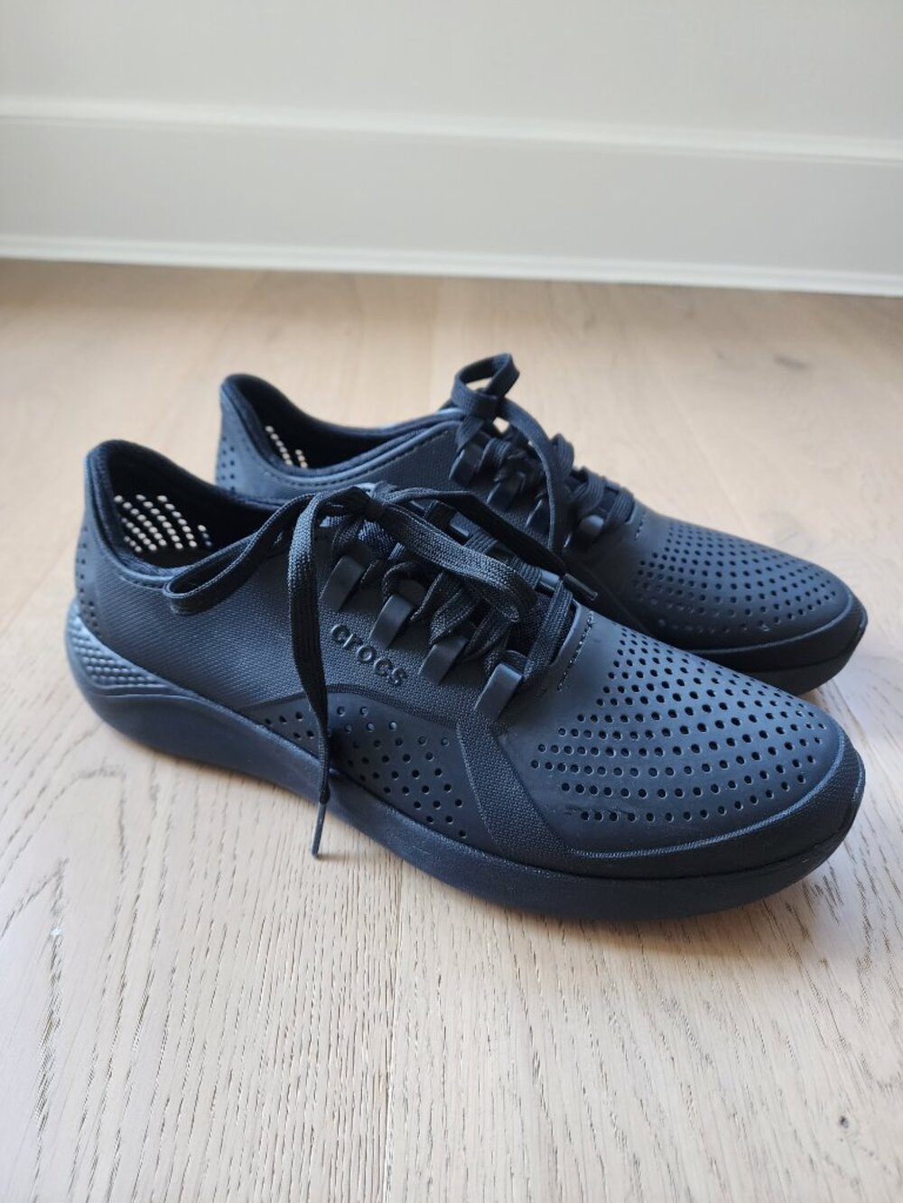 Men's size 11 Crocs LiteRide Sneakers